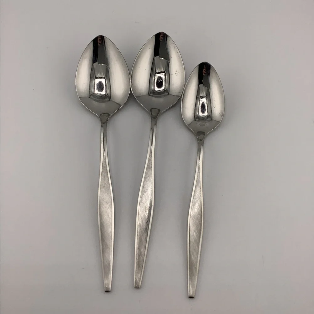 Oneida Rogers Premier Stainless “Windrift” 2 Soup Spoons, 1 Teaspoon